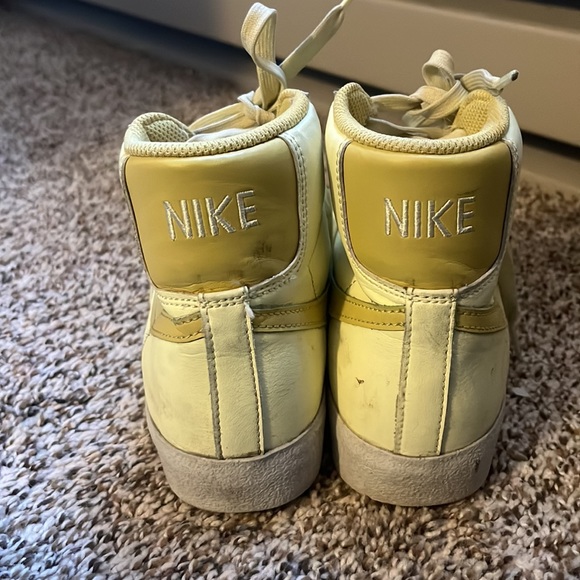 NIKE Blazer Yellow - Picture 3 of 4
